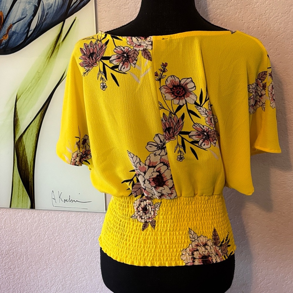 Must bundle Women’s blouse shirt size medium - Picture 3 of 5